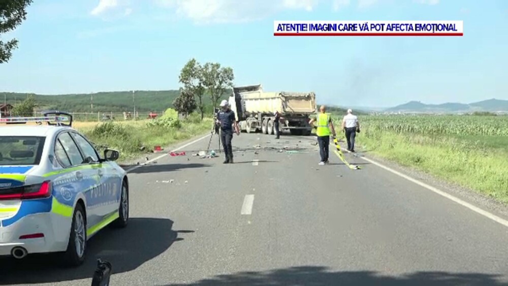 O șoferiță a murit după ce a intrat cu mașina într-un camion, pe DN1. „Instant a fost la mine în roată