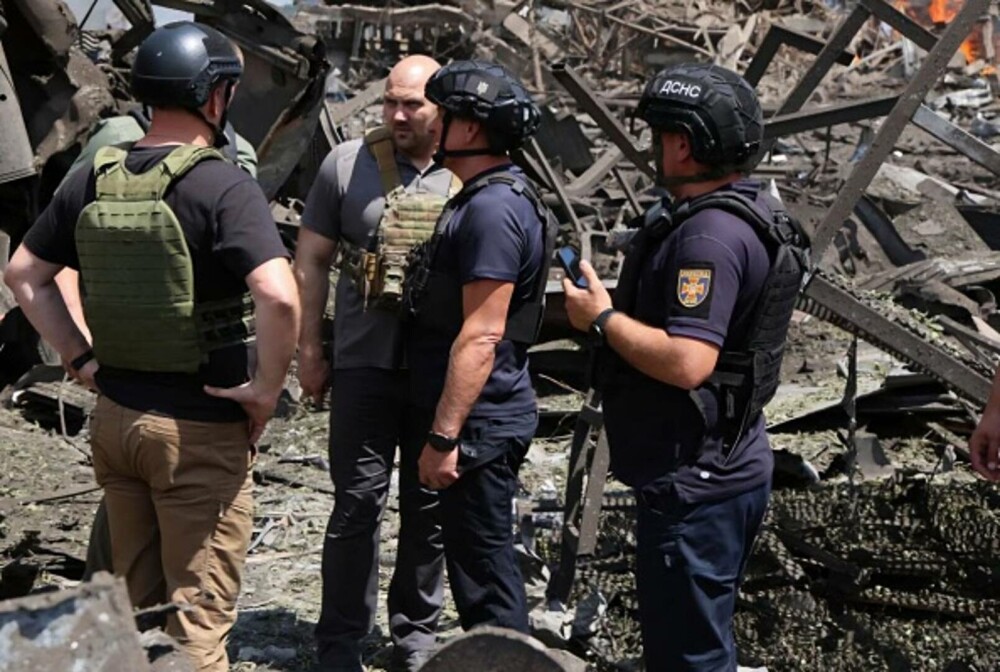 Cel puţin 17 morți şi 279 răniți într-un atac rusesc la Dnipro, care a provocat „distrugeri fără precedent”. FOTO & VIDEO - Imaginea 8