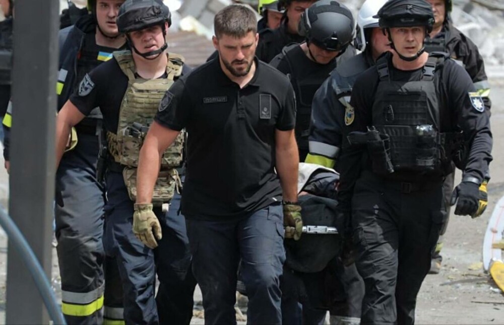 Cel puţin 17 morți şi 279 răniți într-un atac rusesc la Dnipro, care a provocat „distrugeri fără precedent”. FOTO & VIDEO - Imaginea 11