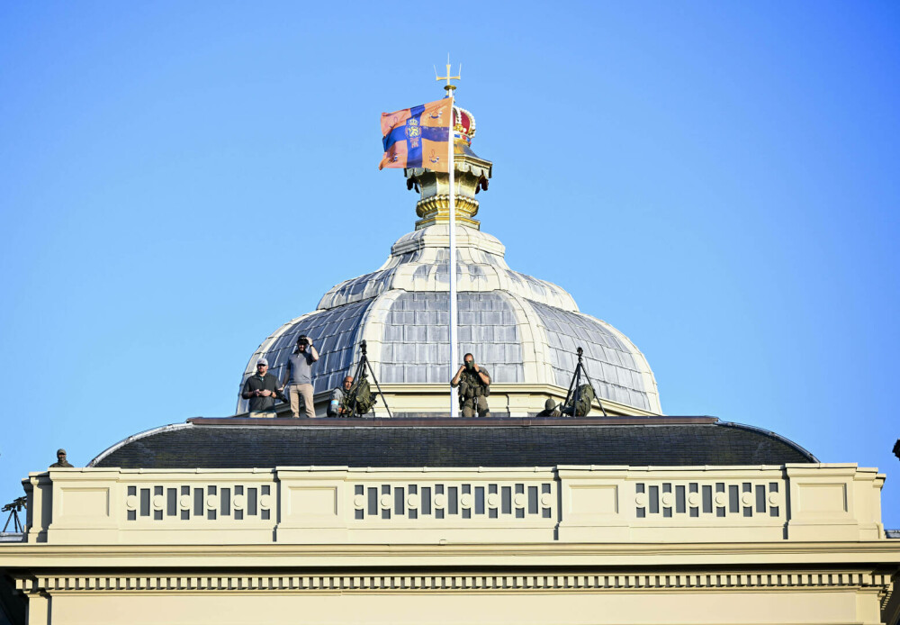 Imagini spectaculoase de la dineul regal al liderilor NATO. Ce au mâncat oamenii cu bugete de apărare de 1.400 mld. $ | FOTO - Imaginea 13
