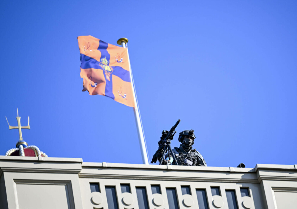 Imagini spectaculoase de la dineul regal al liderilor NATO. Ce au mâncat oamenii cu bugete de apărare de 1.400 mld. $ | FOTO - Imaginea 14