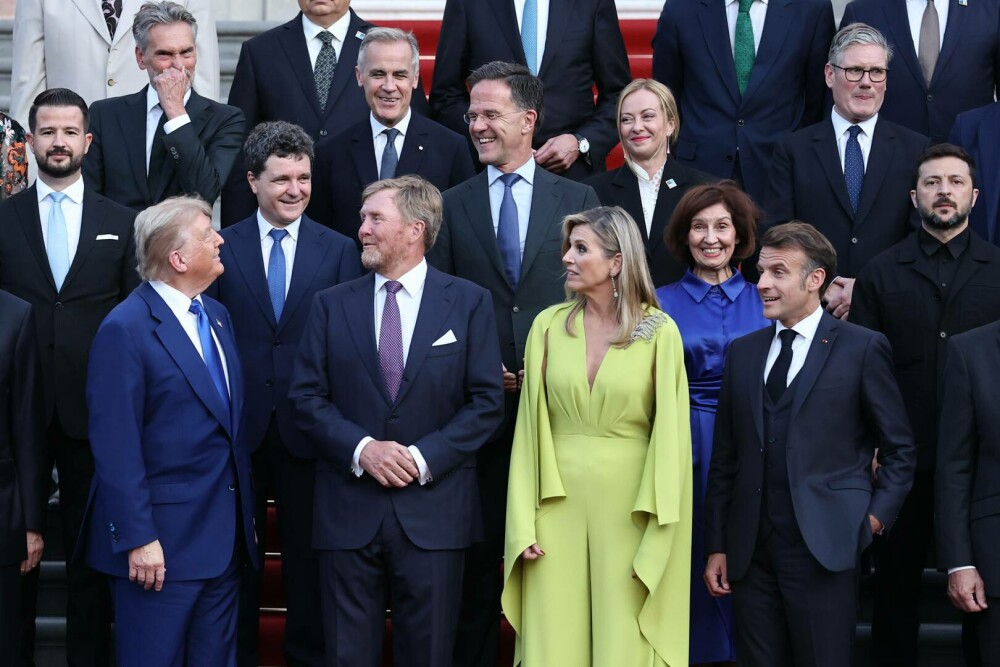 Imagini spectaculoase de la dineul regal al liderilor NATO. Ce au mâncat oamenii cu bugete de apărare de 1.400 mld. $ | FOTO - Imaginea 26