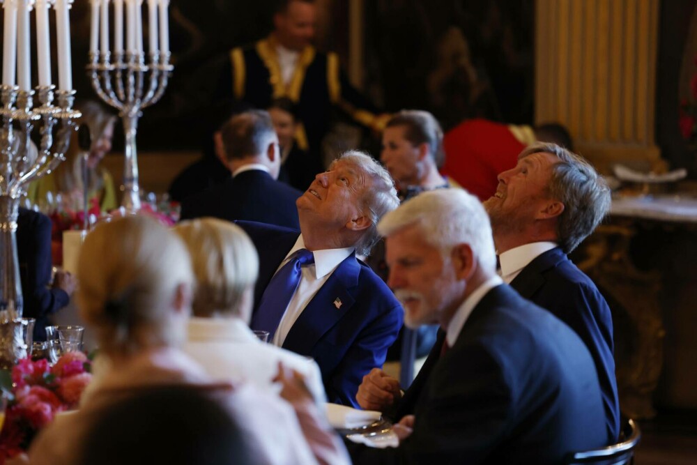 Imagini spectaculoase de la dineul regal al liderilor NATO. Ce au mâncat oamenii cu bugete de apărare de 1.400 mld. $ | FOTO - Imaginea 32
