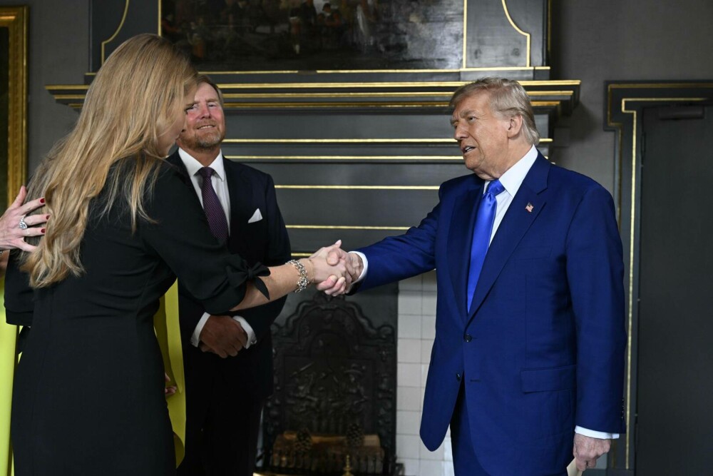 Imagini spectaculoase de la dineul regal al liderilor NATO. Ce au mâncat oamenii cu bugete de apărare de 1.400 mld. $ | FOTO - Imaginea 40