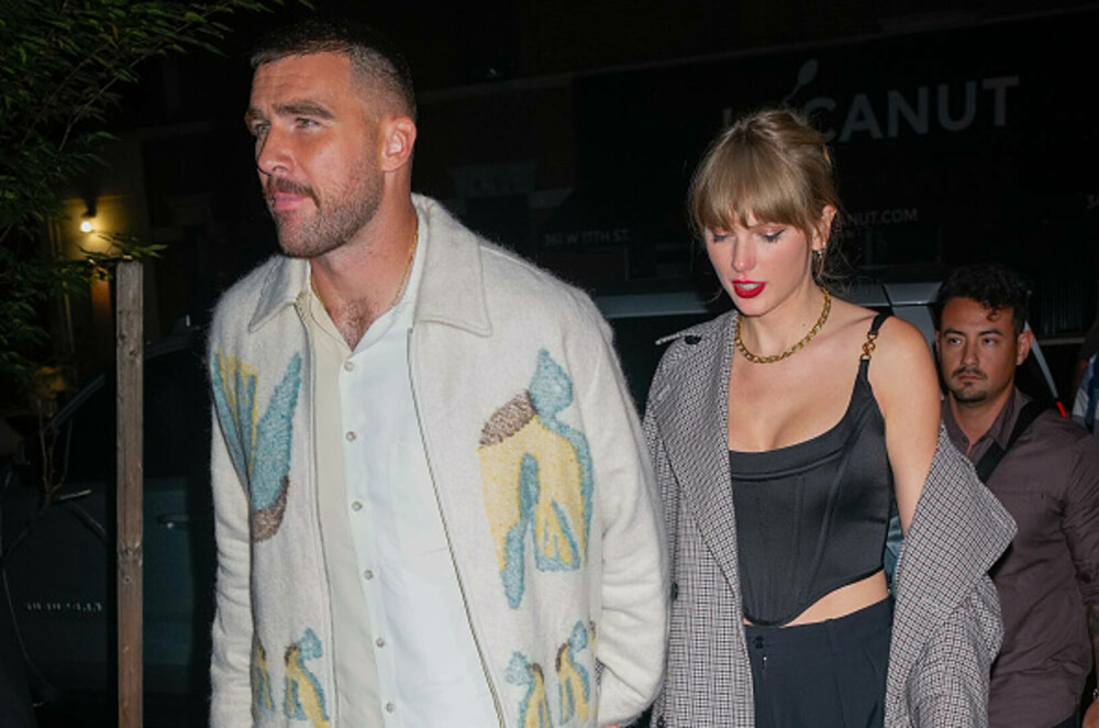 Taylor Swift şi Travis Kelce, pentru prima dată în calitate de cuplu pe covorul roşu. Cum au fost surprinși cei doi. VIDEO - Imaginea 2