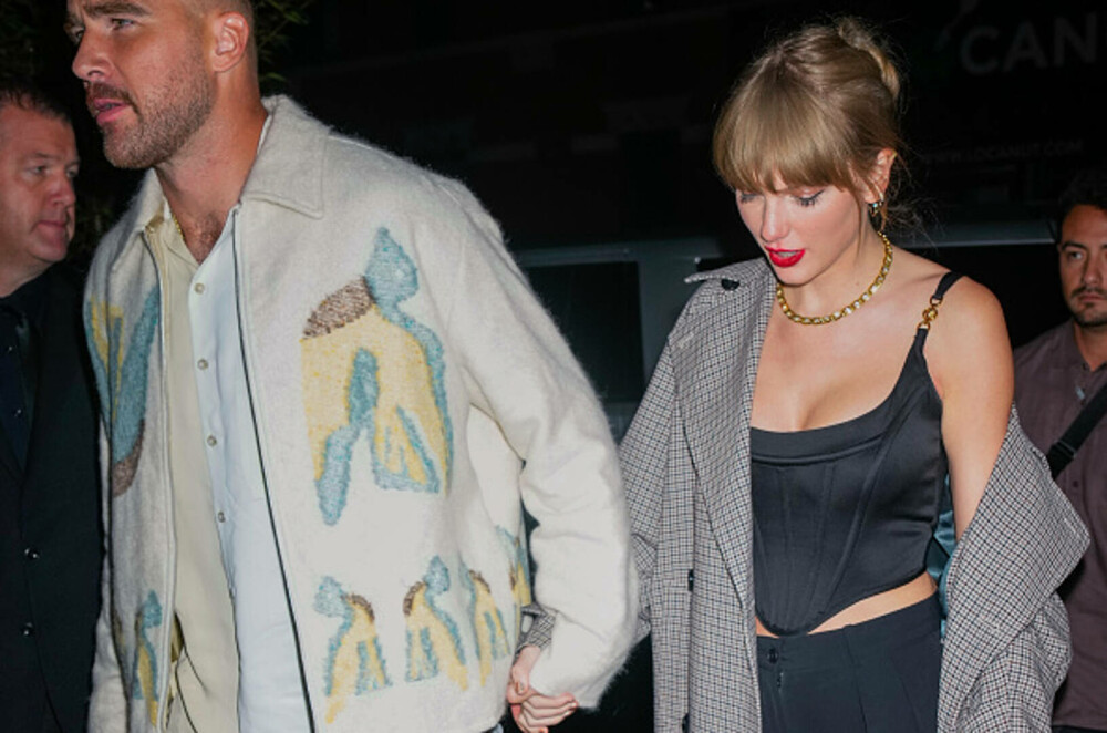 Taylor Swift şi Travis Kelce, pentru prima dată în calitate de cuplu pe covorul roşu. Cum au fost surprinși cei doi. VIDEO - Imaginea 3