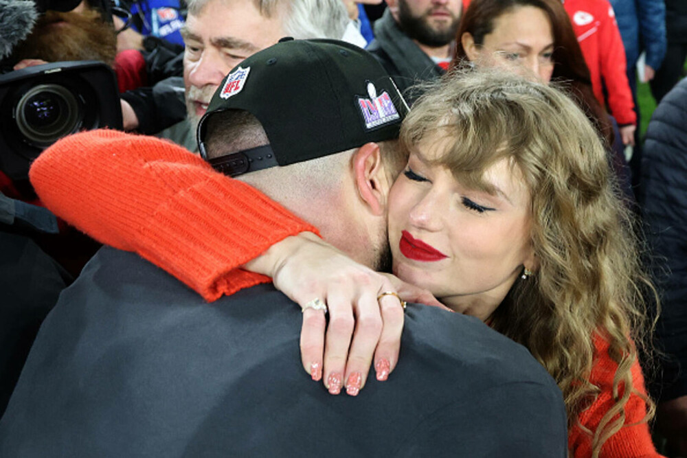 Taylor Swift şi Travis Kelce, pentru prima dată în calitate de cuplu pe covorul roşu. Cum au fost surprinși cei doi. VIDEO - Imaginea 6