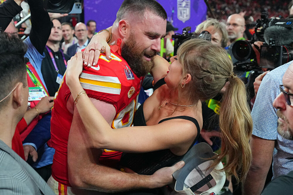 Taylor Swift şi Travis Kelce, pentru prima dată în calitate de cuplu pe covorul roşu. Cum au fost surprinși cei doi. VIDEO - Imaginea 8