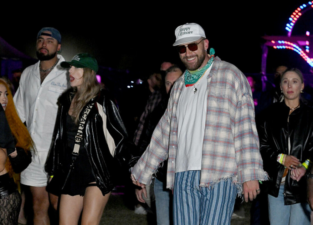 Taylor Swift şi Travis Kelce, pentru prima dată în calitate de cuplu pe covorul roşu. Cum au fost surprinși cei doi. VIDEO - Imaginea 12