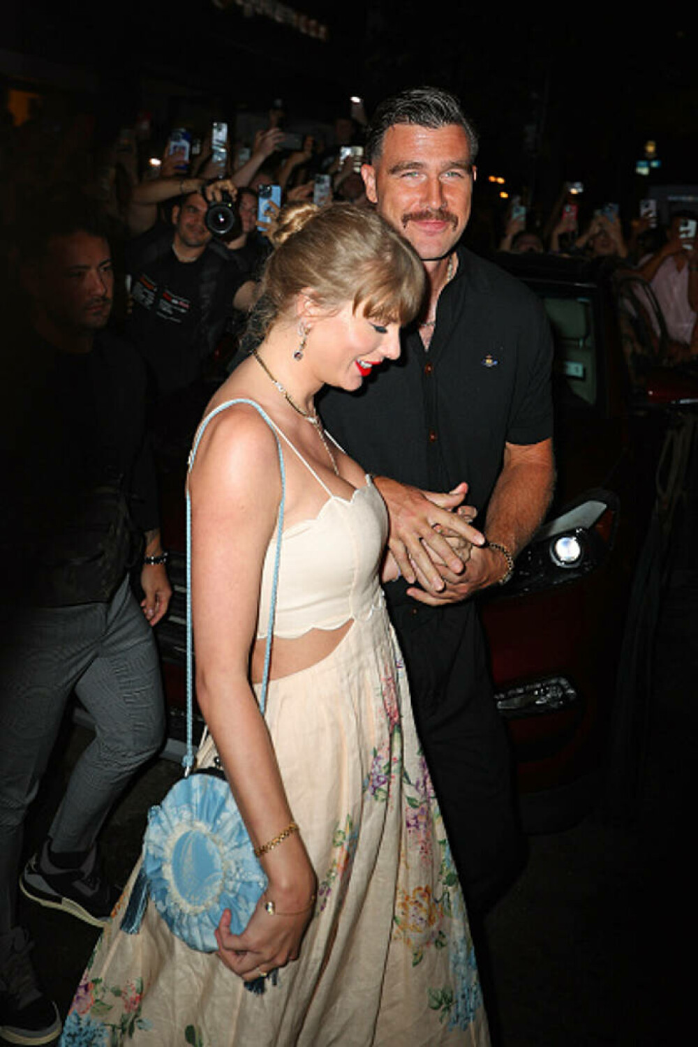 Taylor Swift şi Travis Kelce, pentru prima dată în calitate de cuplu pe covorul roşu. Cum au fost surprinși cei doi. VIDEO - Imaginea 14