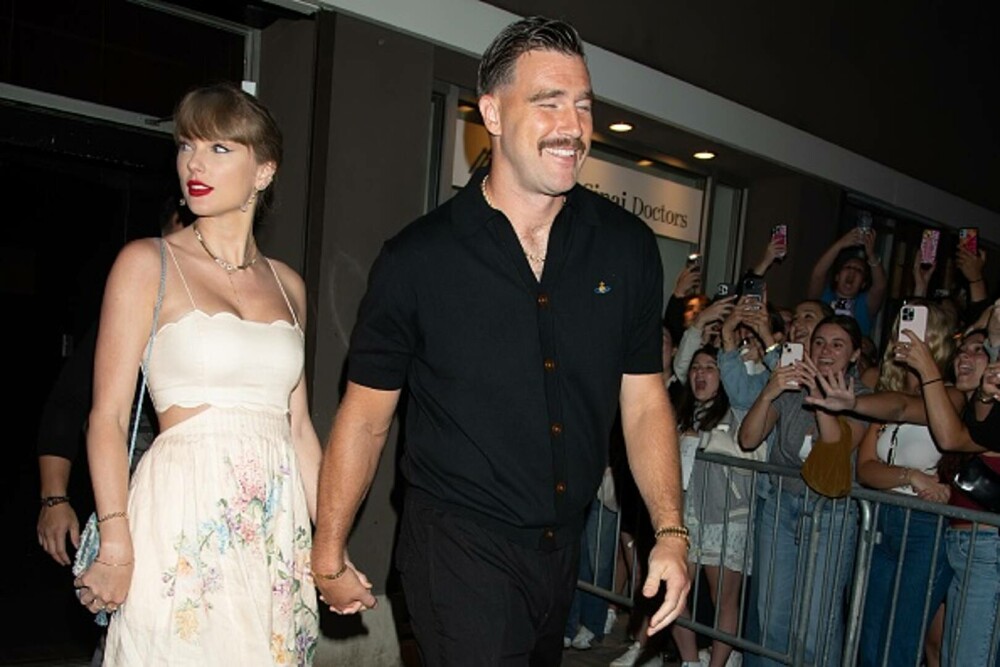 Taylor Swift şi Travis Kelce, pentru prima dată în calitate de cuplu pe covorul roşu. Cum au fost surprinși cei doi. VIDEO - Imaginea 15