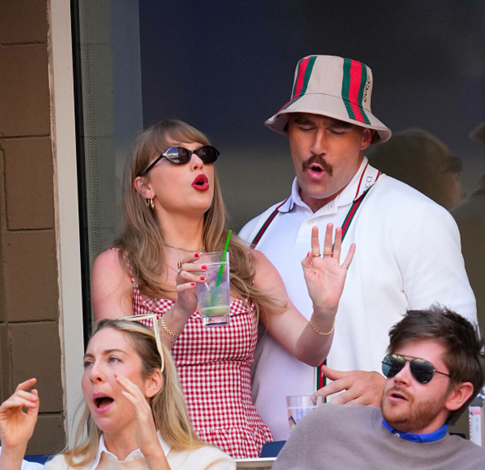 Taylor Swift şi Travis Kelce, pentru prima dată în calitate de cuplu pe covorul roşu. Cum au fost surprinși cei doi. VIDEO - Imaginea 18