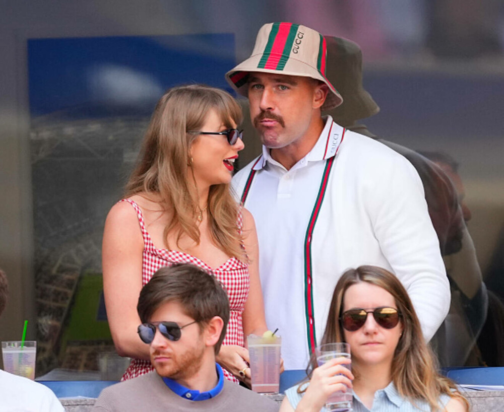 Taylor Swift şi Travis Kelce, pentru prima dată în calitate de cuplu pe covorul roşu. Cum au fost surprinși cei doi. VIDEO - Imaginea 20
