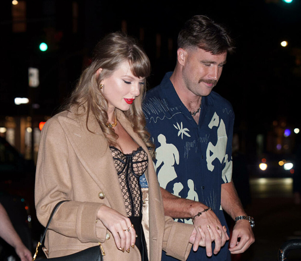 Taylor Swift şi Travis Kelce, pentru prima dată în calitate de cuplu pe covorul roşu. Cum au fost surprinși cei doi. VIDEO - Imaginea 21