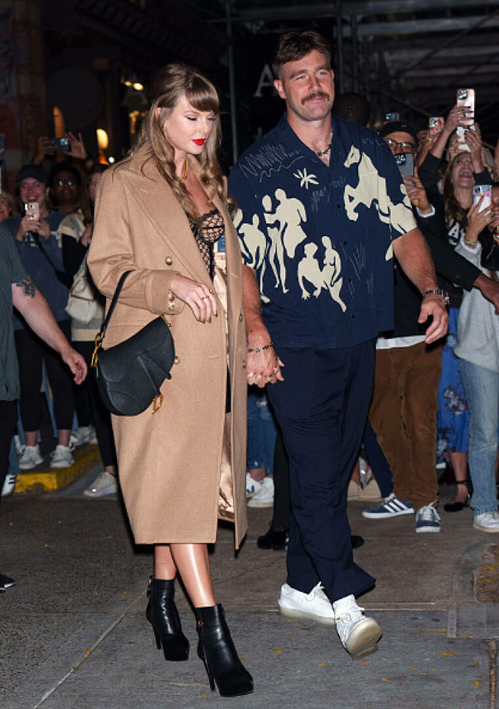 Taylor Swift şi Travis Kelce, pentru prima dată în calitate de cuplu pe covorul roşu. Cum au fost surprinși cei doi. VIDEO - Imaginea 22