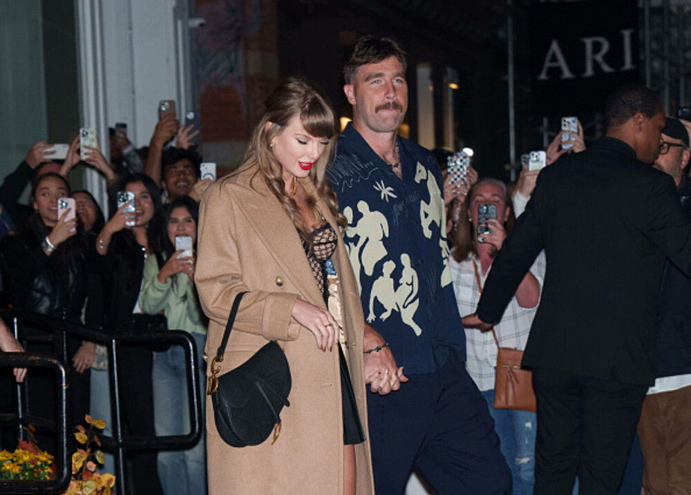 Taylor Swift şi Travis Kelce, pentru prima dată în calitate de cuplu pe covorul roşu. Cum au fost surprinși cei doi. VIDEO - Imaginea 23