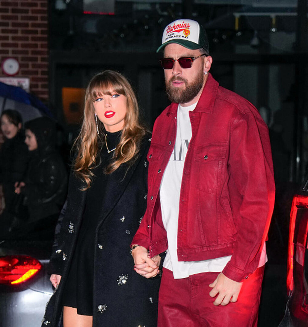 Taylor Swift şi Travis Kelce, pentru prima dată în calitate de cuplu pe covorul roşu. Cum au fost surprinși cei doi. VIDEO - Imaginea 25