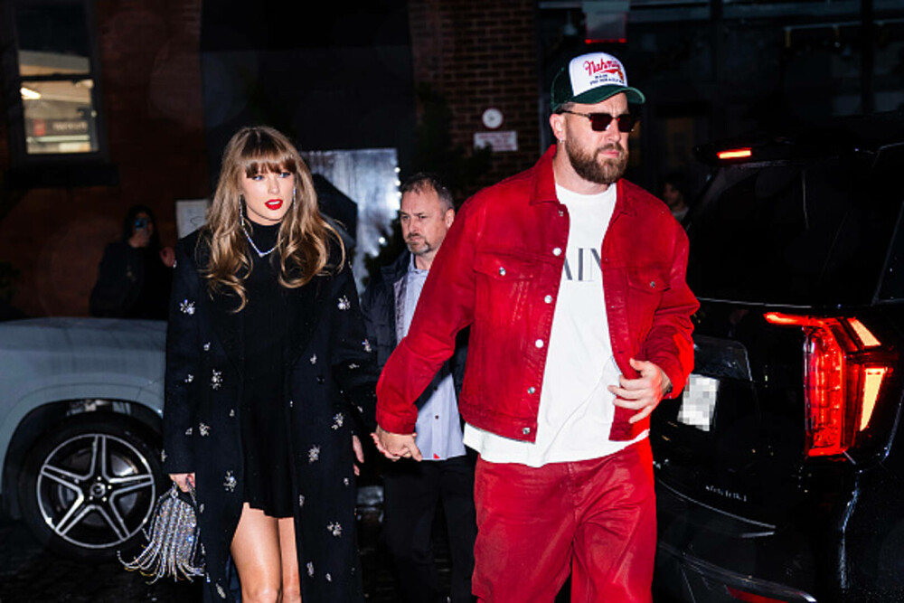 Taylor Swift şi Travis Kelce, pentru prima dată în calitate de cuplu pe covorul roşu. Cum au fost surprinși cei doi. VIDEO - Imaginea 26