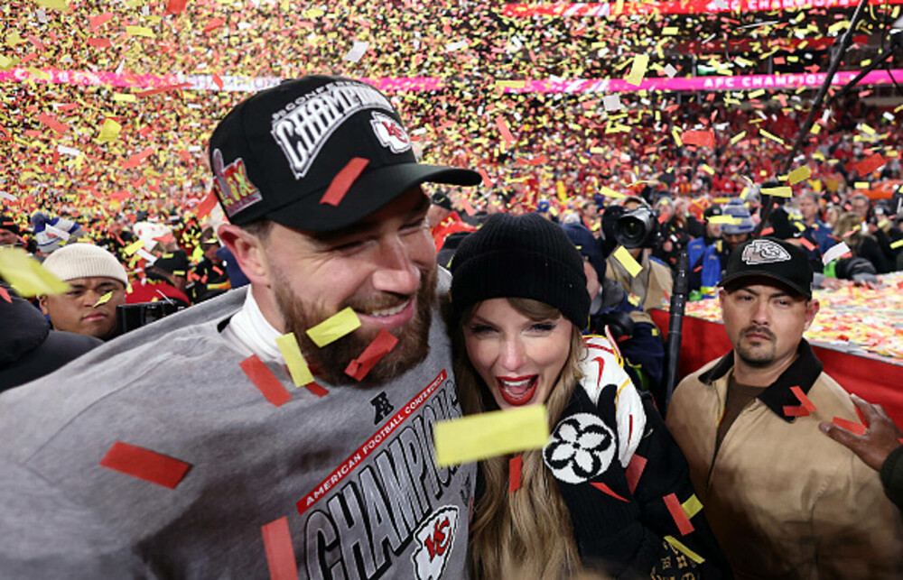 Taylor Swift şi Travis Kelce, pentru prima dată în calitate de cuplu pe covorul roşu. Cum au fost surprinși cei doi. VIDEO - Imaginea 30
