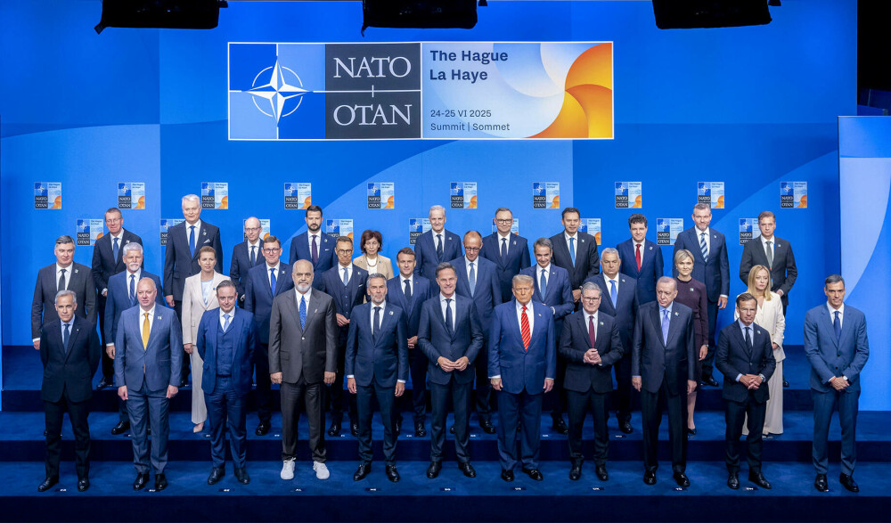 Nicuşor Dan, alături de preşedintele SUA, Donald Trump, la Summitul NATO de la Haga. Cei doi şi-au strâns mâna - Imaginea 5