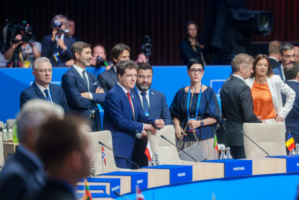 Nicuşor Dan, alături de preşedintele SUA, Donald Trump, la Summitul NATO de la Haga. Cei doi şi-au strâns mâna - Imaginea 8