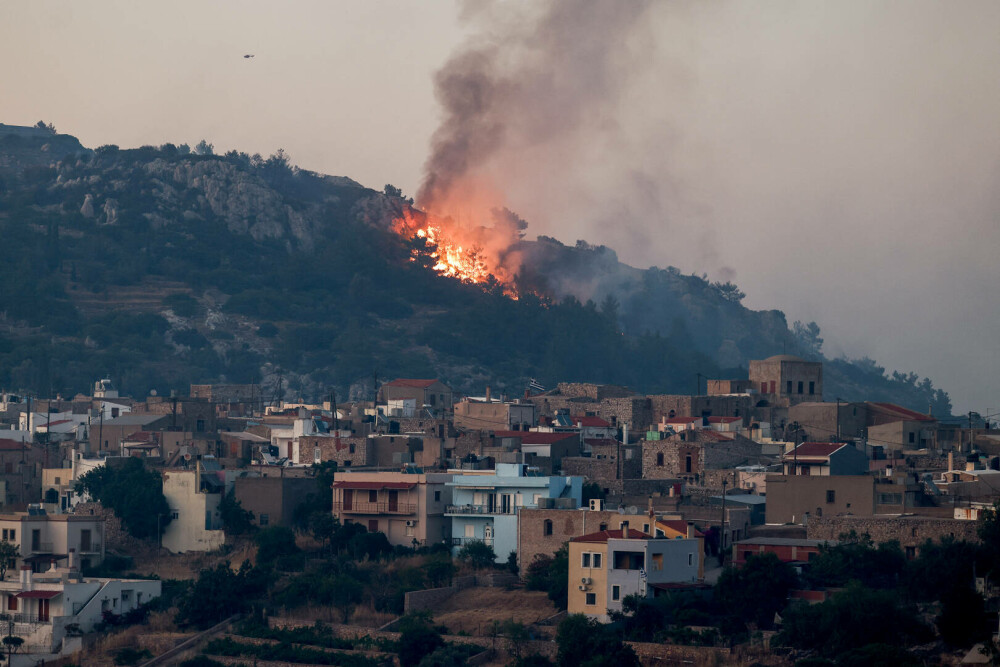 O menajeră este acuzată de incendiere neintenţionată după ce o ţigară a dus la un incendiu în Grecia - Imaginea 1