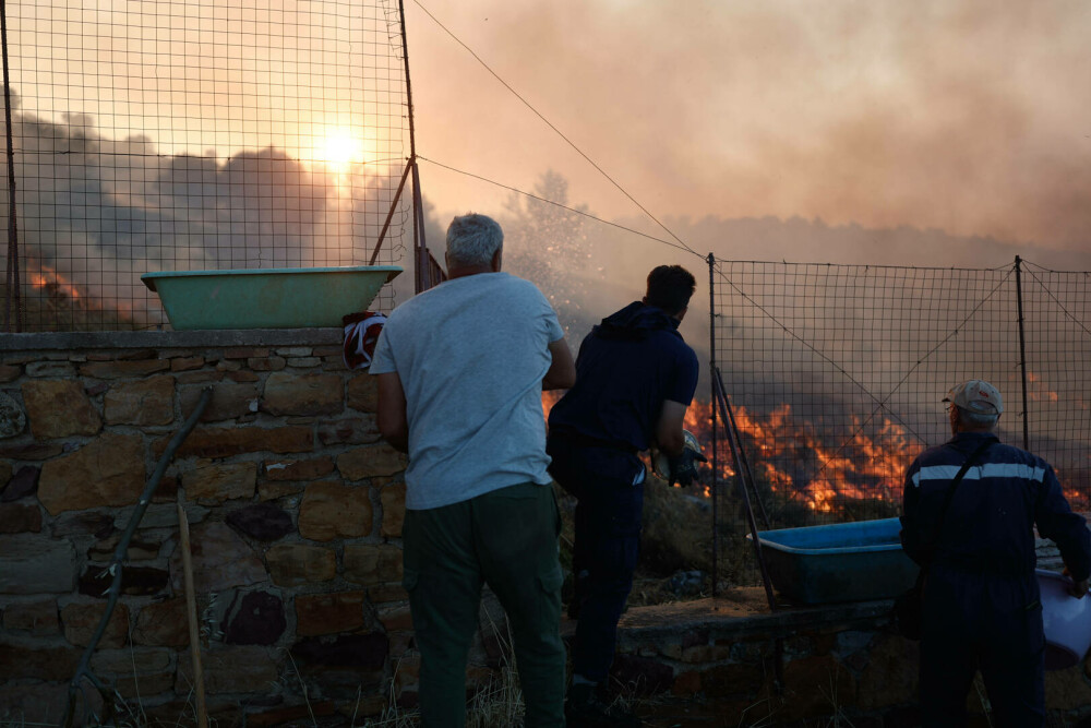 O menajeră este acuzată de incendiere neintenţionată după ce o ţigară a dus la un incendiu în Grecia - Imaginea 2