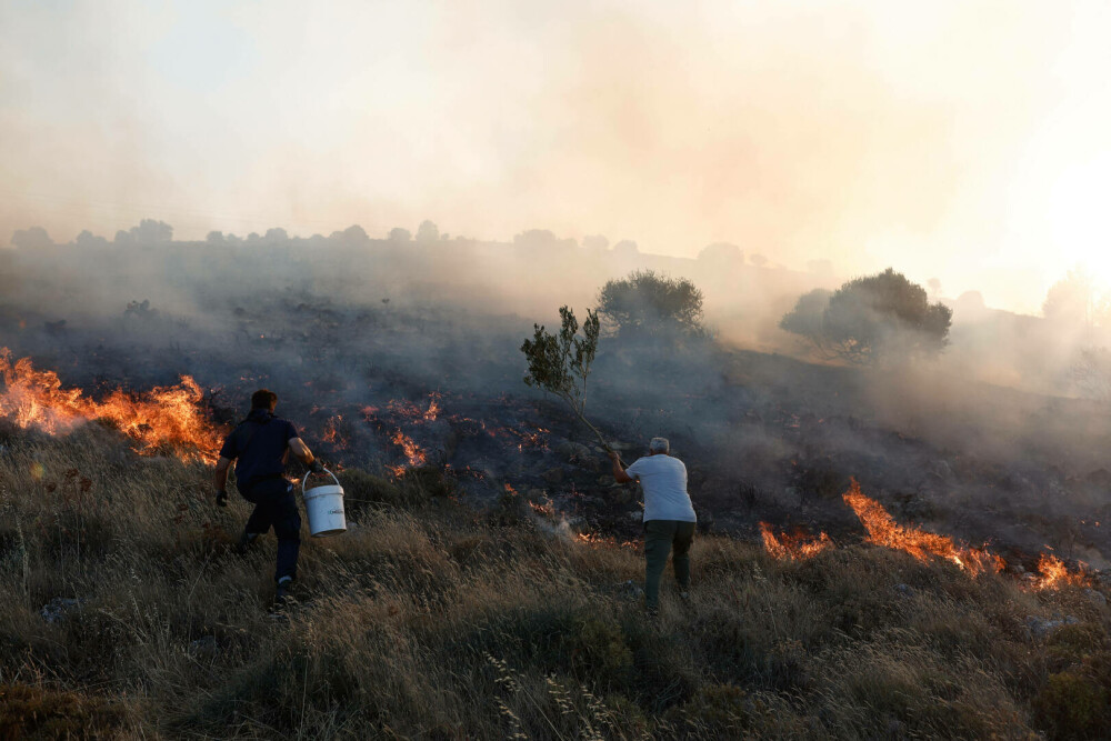 O menajeră este acuzată de incendiere neintenţionată după ce o ţigară a dus la un incendiu în Grecia - Imaginea 3