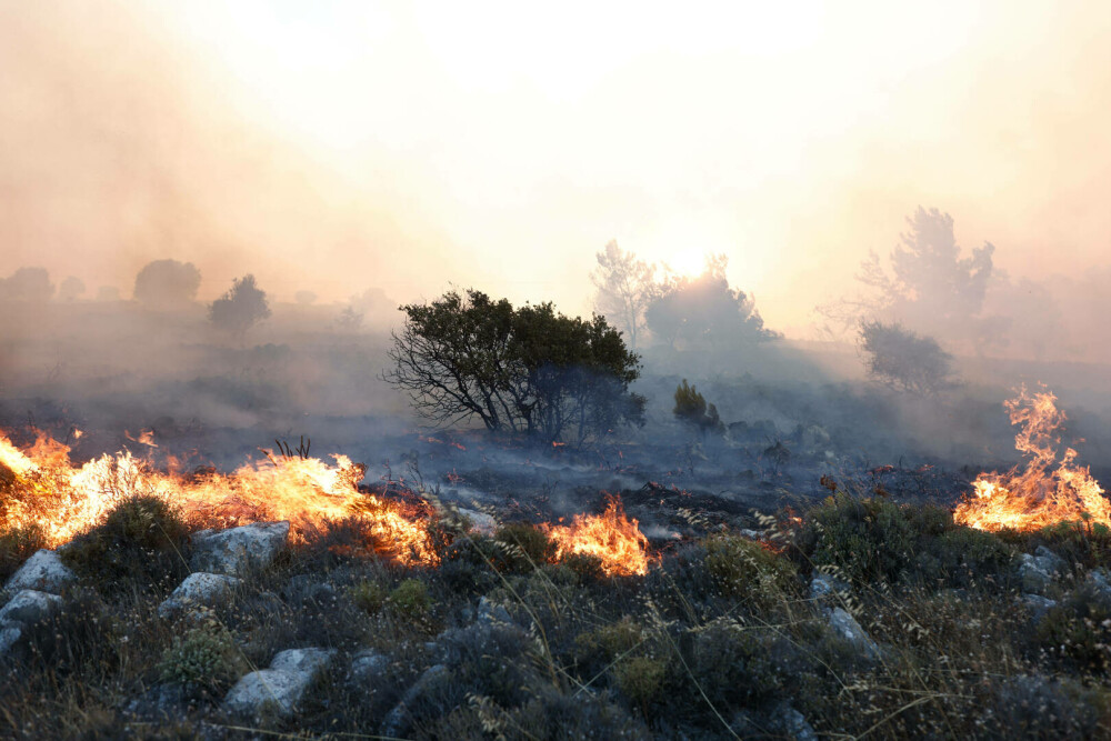 O menajeră este acuzată de incendiere neintenţionată după ce o ţigară a dus la un incendiu în Grecia - Imaginea 4