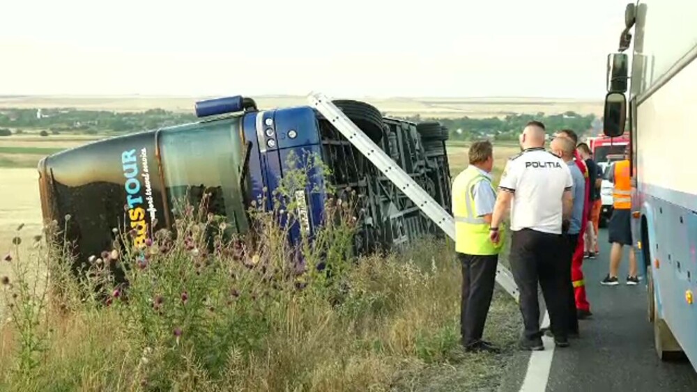 Un autocar cu 60 de ucraineni, între care și copii, s-a răsturnat în județul Constanța. Cum s-ar fi produs accidentul - Imaginea 1