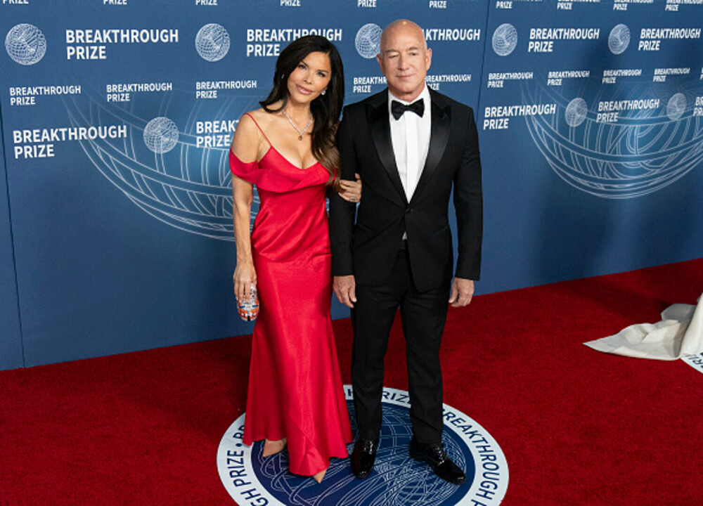 Jeff Bezos și Lauren Sanchez au ajuns la Veneția pentru „nunta secolului”. Ce vedete sunt pe lista invitaților. FOTO & VIDEO - Imaginea 18