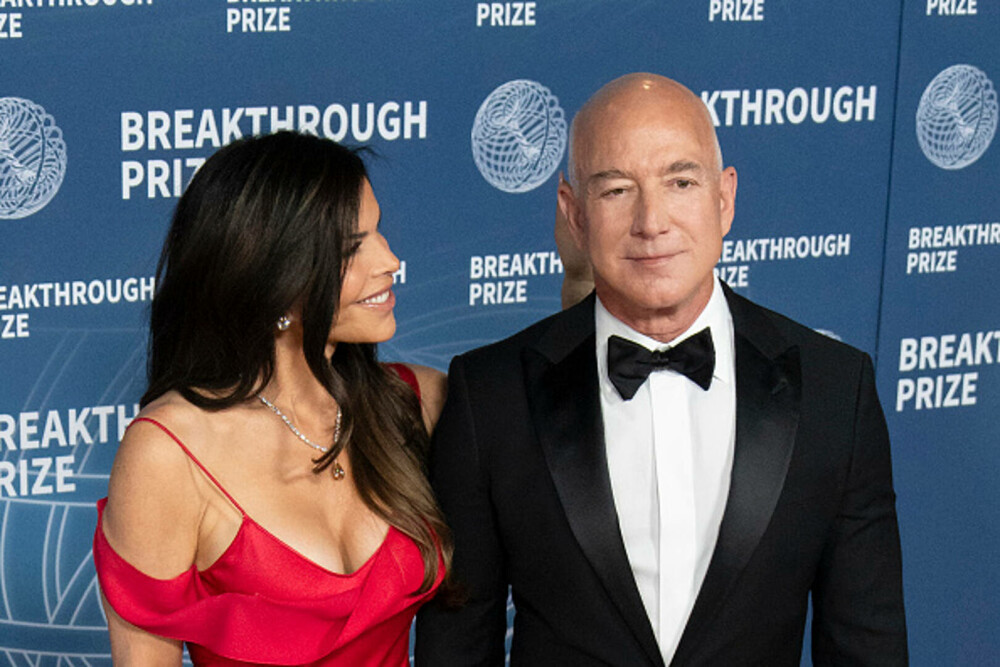 Jeff Bezos și Lauren Sanchez au ajuns la Veneția pentru „nunta secolului”. Ce vedete sunt pe lista invitaților. FOTO & VIDEO - Imaginea 19