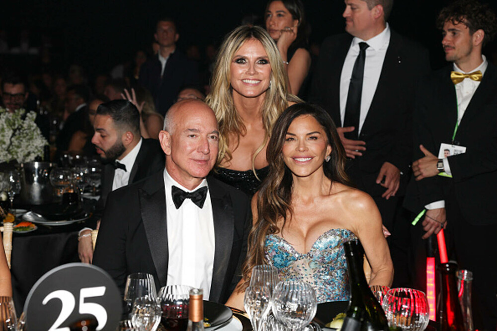 Jeff Bezos și Lauren Sanchez au ajuns la Veneția pentru „nunta secolului”. Ce vedete sunt pe lista invitaților. FOTO & VIDEO - Imaginea 25