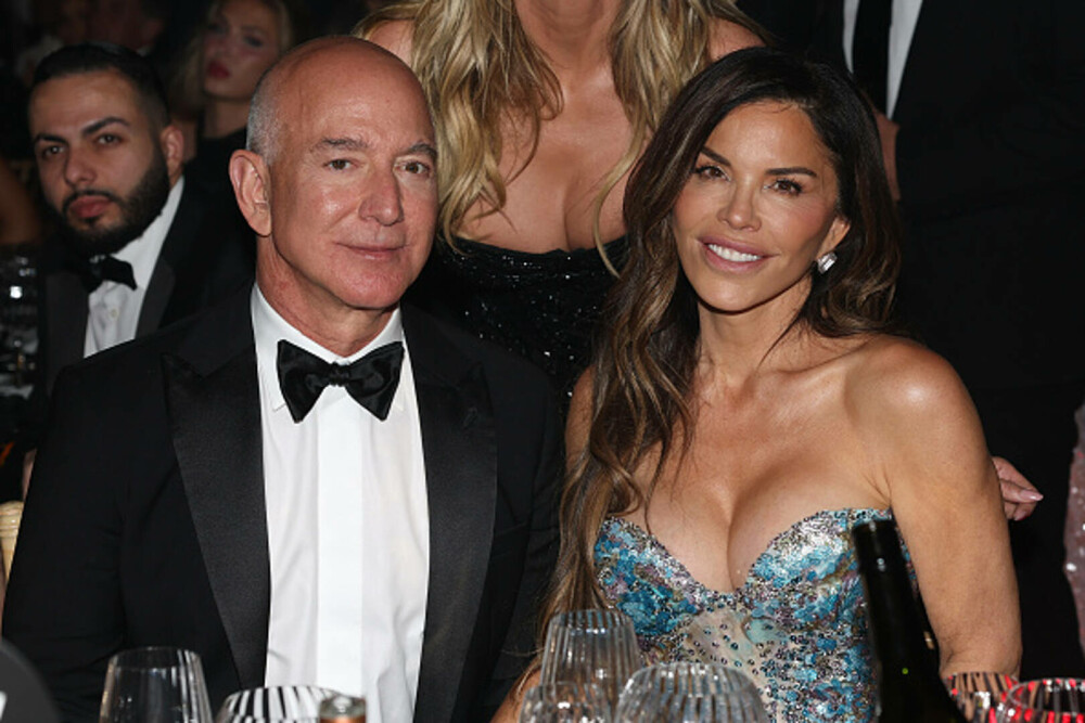 Una dintre cele 27 de rochii de designer ale lui Lauren Sanchez ar fi fost furată din hotel imediat după nunta cu Jeff Bezos - Imaginea 22
