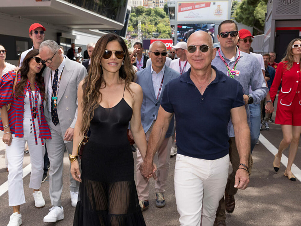 Una dintre cele 27 de rochii de designer ale lui Lauren Sanchez ar fi fost furată din hotel imediat după nunta cu Jeff Bezos - Imaginea 26
