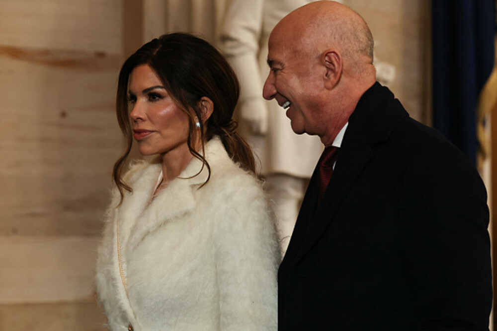Una dintre cele 27 de rochii de designer ale lui Lauren Sanchez ar fi fost furată din hotel imediat după nunta cu Jeff Bezos - Imaginea 27
