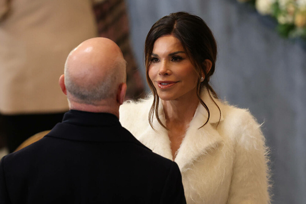 Una dintre cele 27 de rochii de designer ale lui Lauren Sanchez ar fi fost furată din hotel imediat după nunta cu Jeff Bezos - Imaginea 28