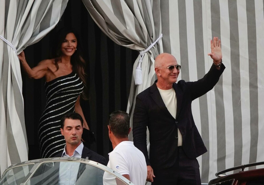 Una dintre cele 27 de rochii de designer ale lui Lauren Sanchez ar fi fost furată din hotel imediat după nunta cu Jeff Bezos - Imaginea 18