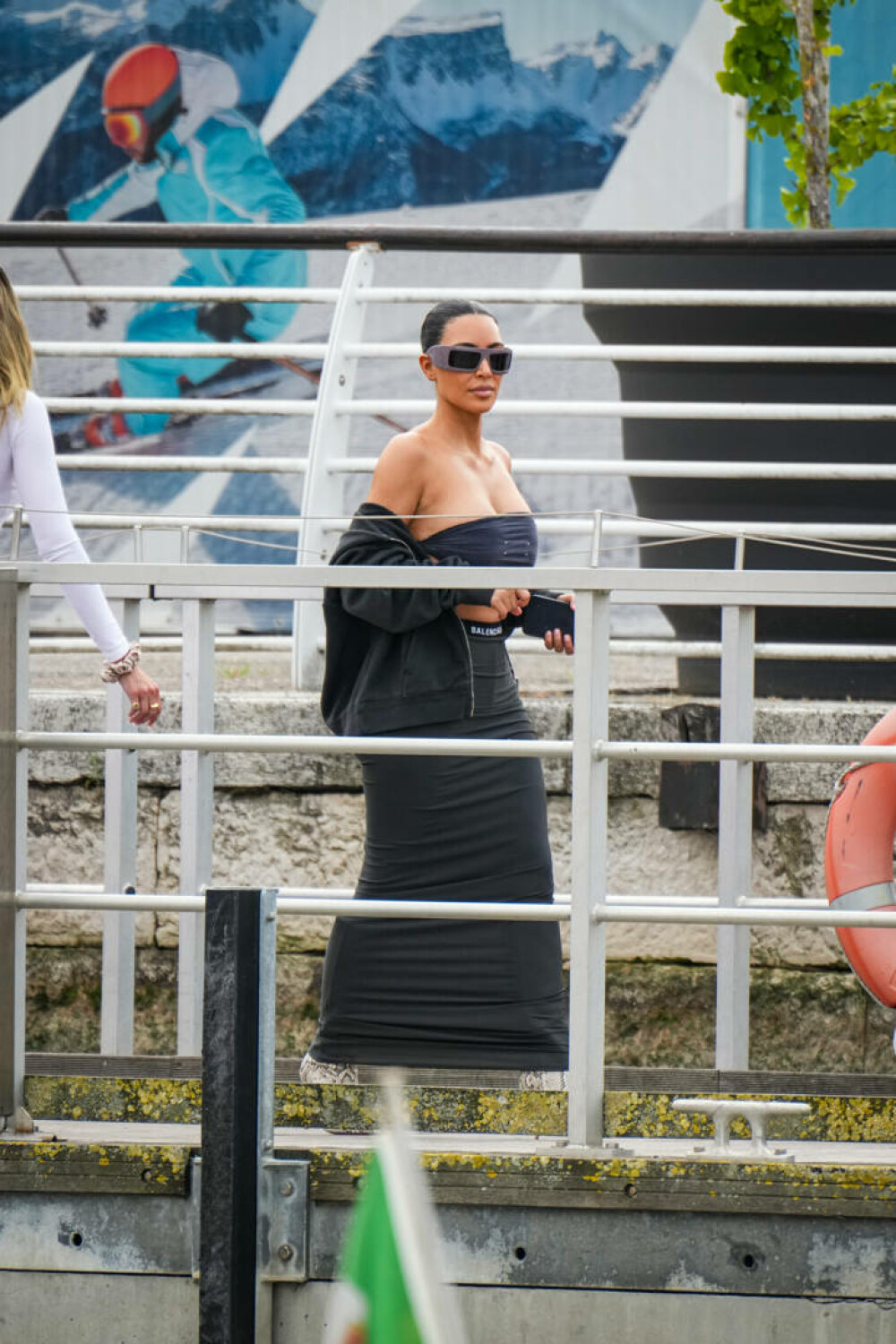 Vedetele ajung la Veneția pentru nunta lui Jeff Bezos. Cum s-a îmbrăcat Kim Kardashian. FOTO - Imaginea 17