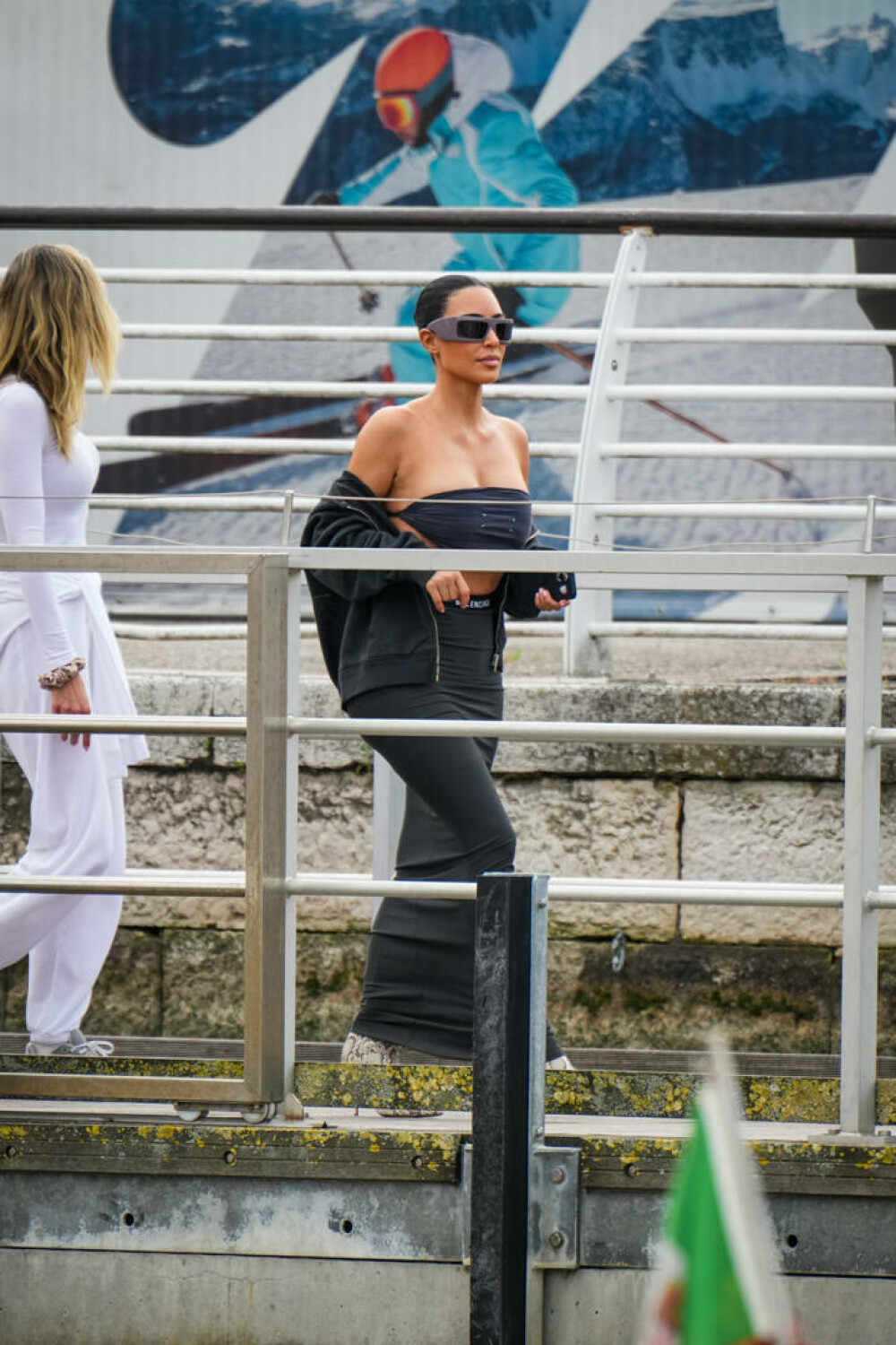 Vedetele ajung la Veneția pentru nunta lui Jeff Bezos. Cum s-a îmbrăcat Kim Kardashian. FOTO - Imaginea 20