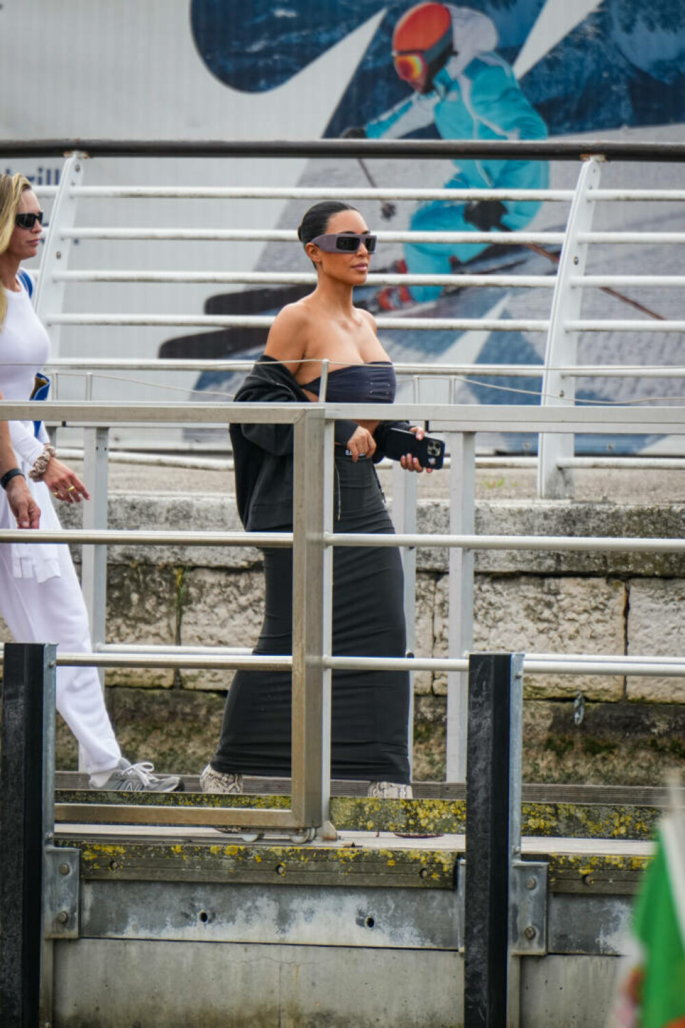 Vedetele ajung la Veneția pentru nunta lui Jeff Bezos. Cum s-a îmbrăcat Kim Kardashian. FOTO - Imaginea 21