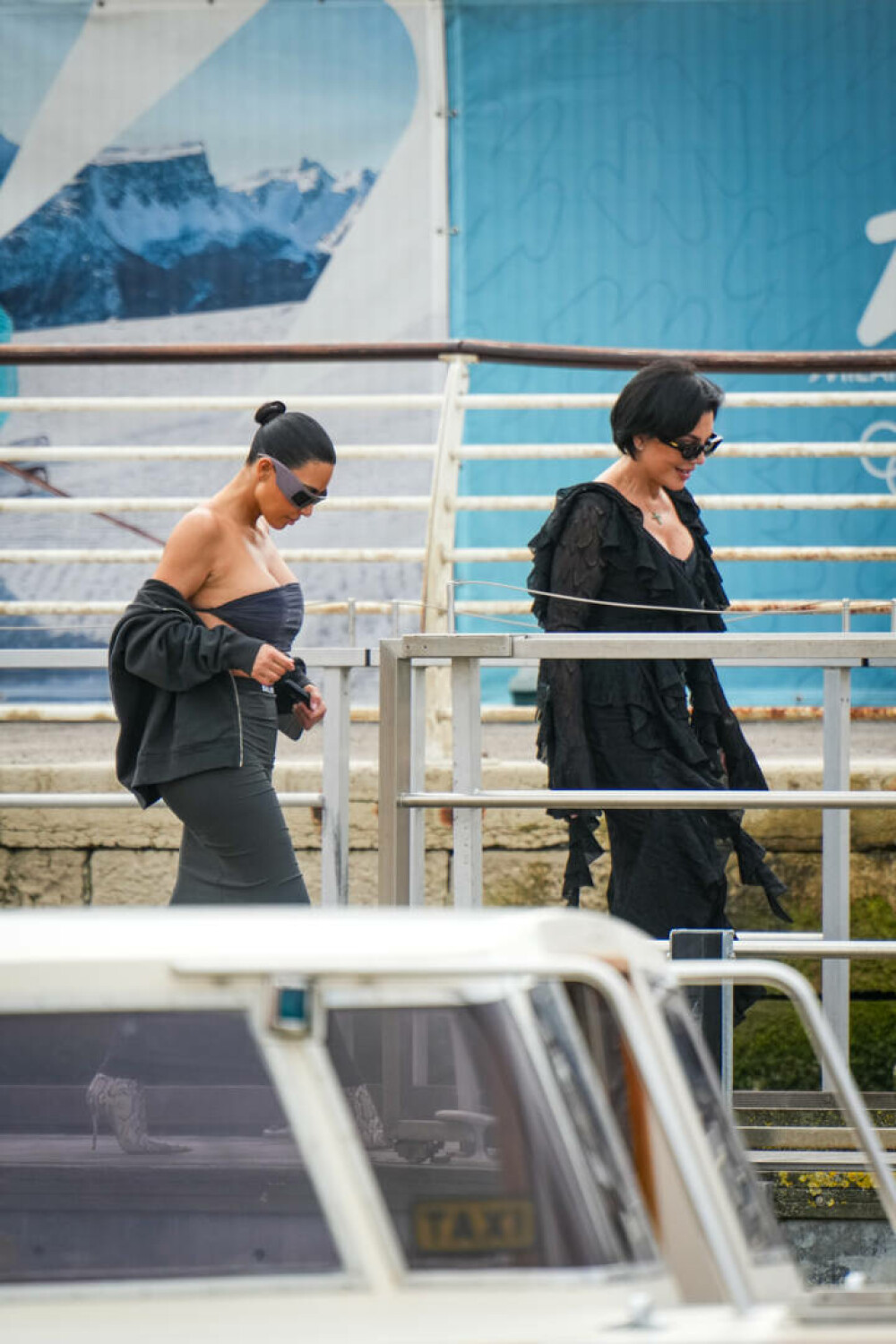 Vedetele ajung la Veneția pentru nunta lui Jeff Bezos. Cum s-a îmbrăcat Kim Kardashian. FOTO - Imaginea 22