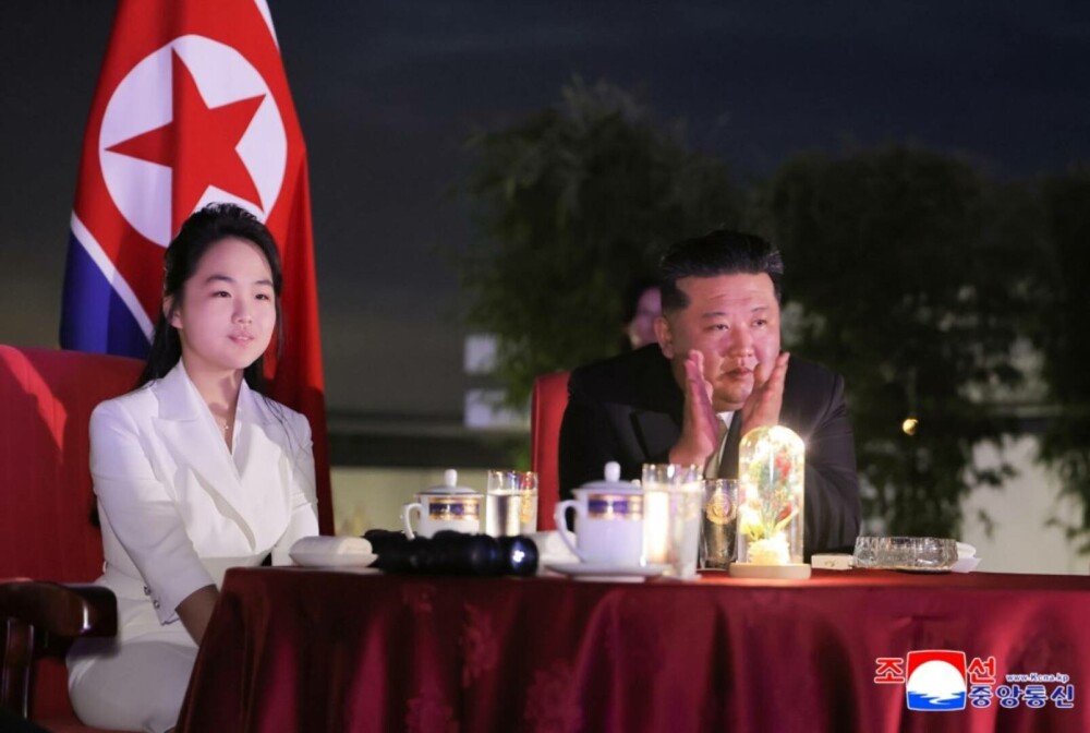 Kim Jong-Un, alături de soție și fiică, la inaugurarea unui nou resort de lux pe plajă. Imagini cu parada grandioasă. FOTO - Imaginea 6