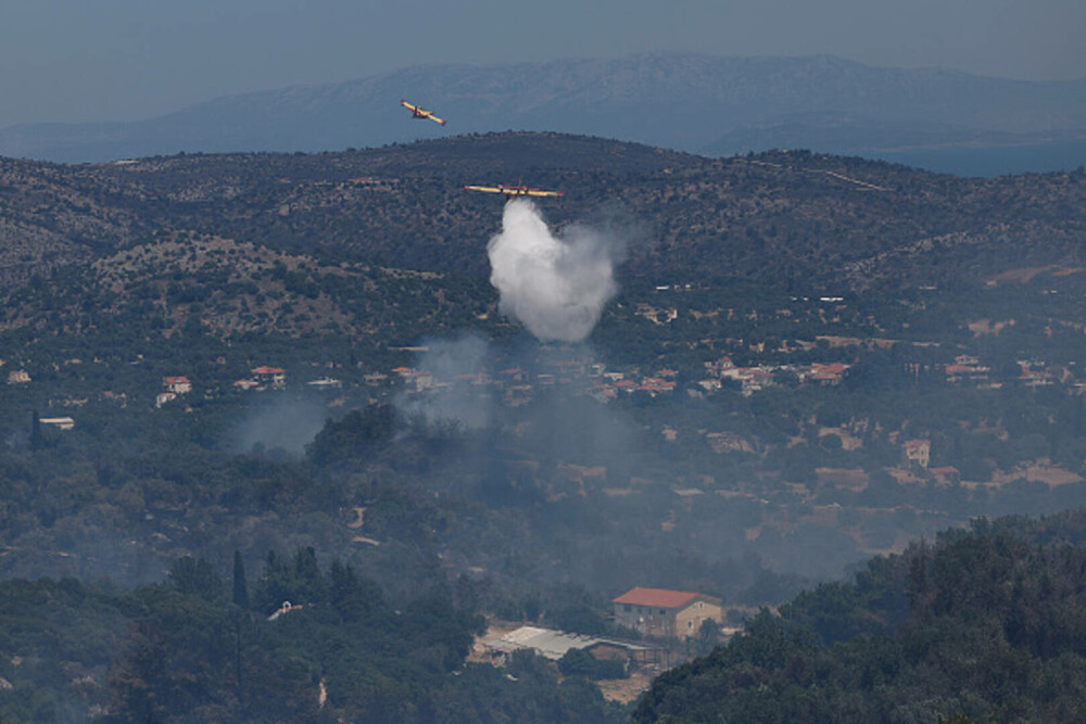Incendii violente de vegetație devastează sudul Atenei. Riscul de izbucnire a noi focare rămâne ridicat. GALERIE FOTO - Imaginea 12