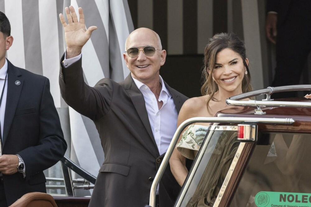 Una dintre cele 27 de rochii de designer ale lui Lauren Sanchez ar fi fost furată din hotel imediat după nunta cu Jeff Bezos - Imaginea 15