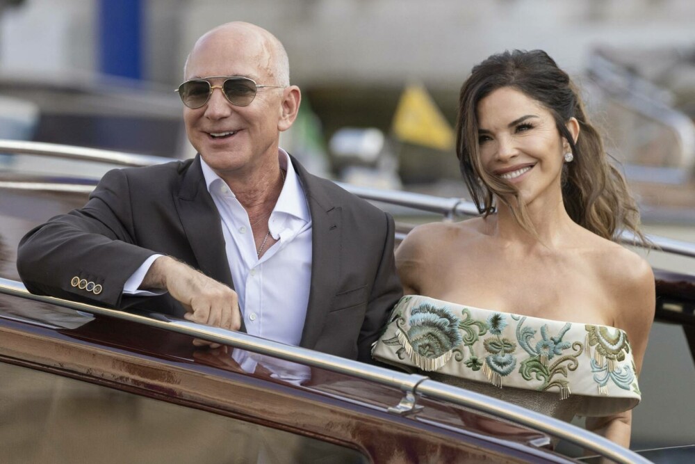 Una dintre cele 27 de rochii de designer ale lui Lauren Sanchez ar fi fost furată din hotel imediat după nunta cu Jeff Bezos - Imaginea 14