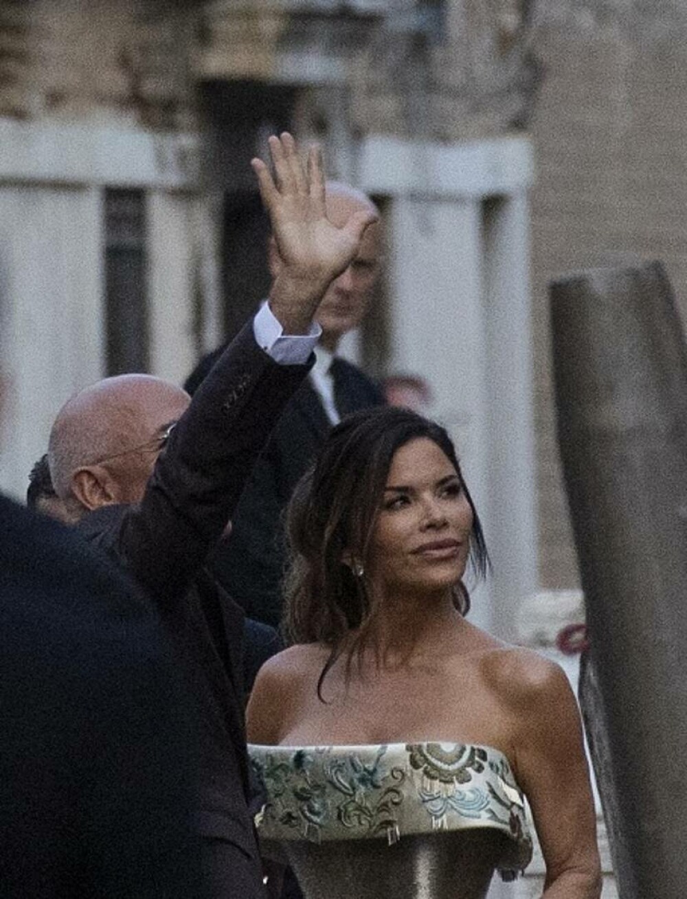 Una dintre cele 27 de rochii de designer ale lui Lauren Sanchez ar fi fost furată din hotel imediat după nunta cu Jeff Bezos - Imaginea 11