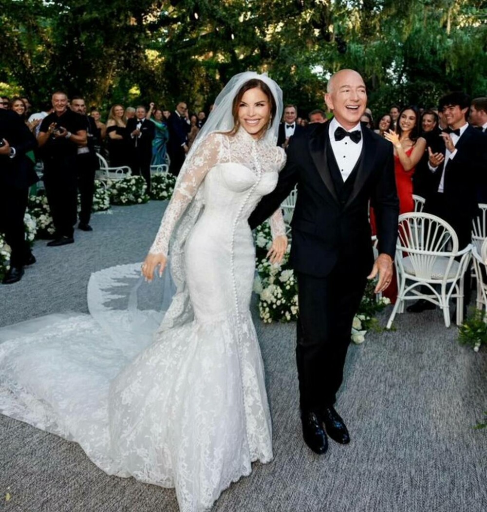 Una dintre cele 27 de rochii de designer ale lui Lauren Sanchez ar fi fost furată din hotel imediat după nunta cu Jeff Bezos - Imaginea 2