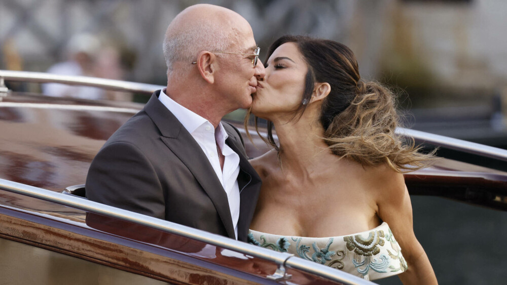 Una dintre cele 27 de rochii de designer ale lui Lauren Sanchez ar fi fost furată din hotel imediat după nunta cu Jeff Bezos - Imaginea 1
