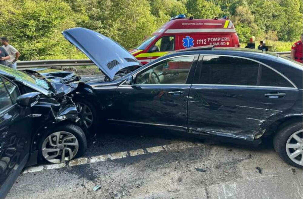 O femeie a decedat în accidentul teribil de pe DN 15, iar o altă victimă a fost preluată de elicopterul SMURD. FOTO - Imaginea 3